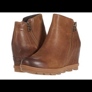 New in box - Sorel Joan of Arctic Wedge ll zip